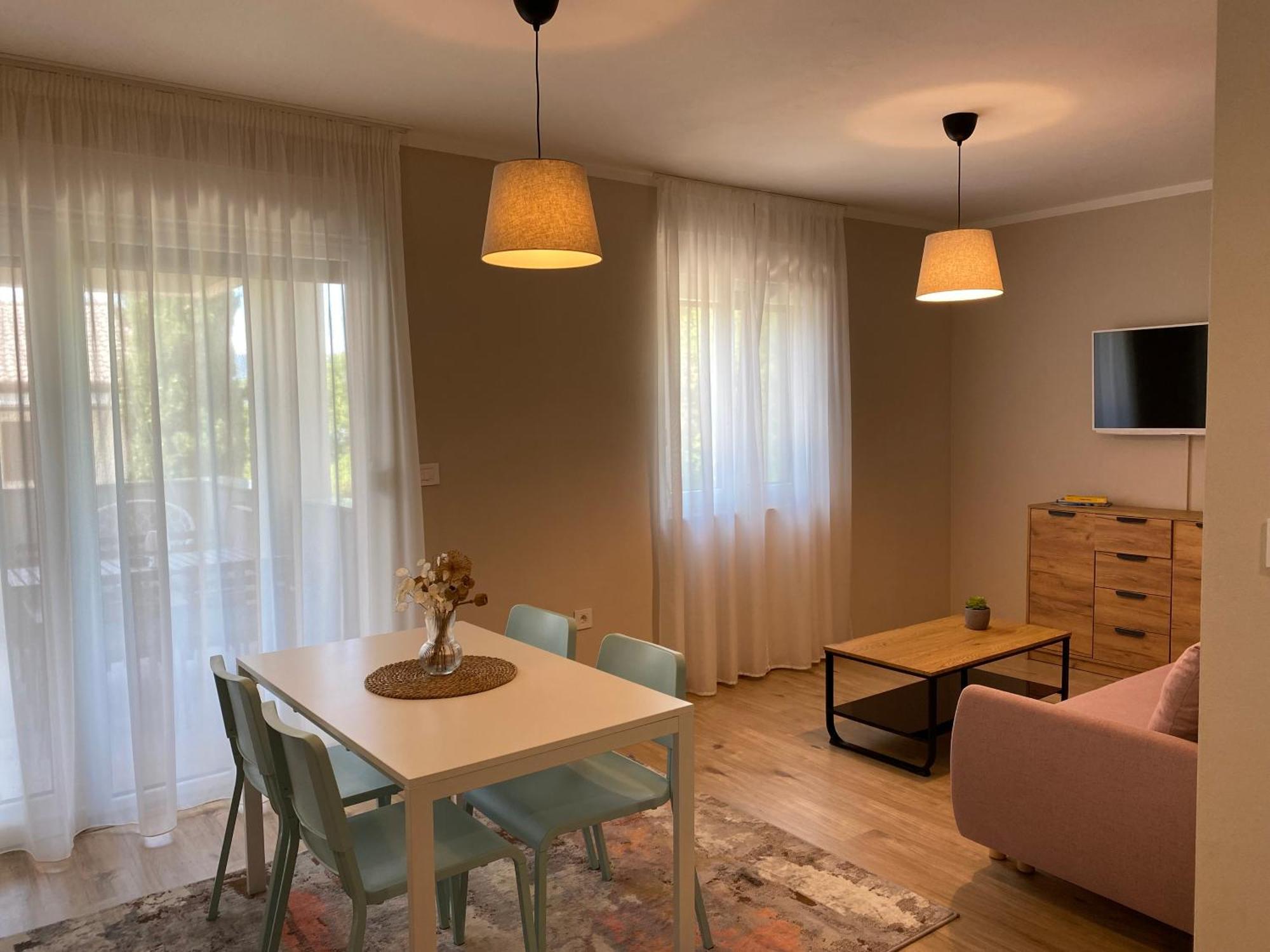 M Plus Residence Пинезичи Экстерьер фото